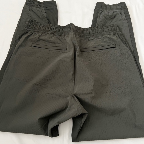 Athleta Textured Brooklyn Jogger Pants Mountain Olive Green Women's Size 10 - Picture 4 of 5